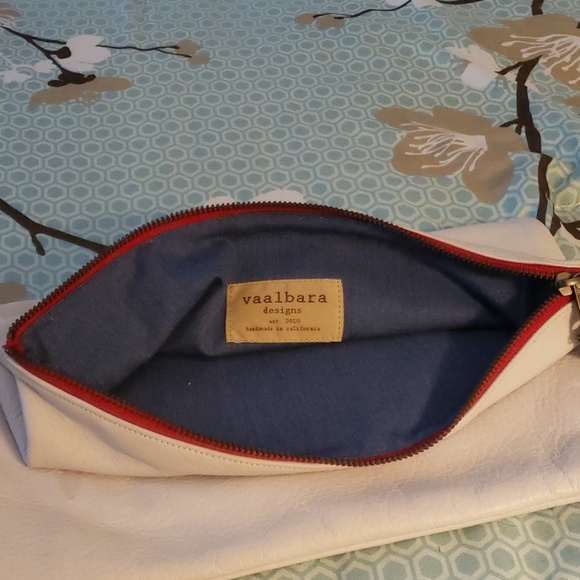 Clutch - Picture 2 of 3